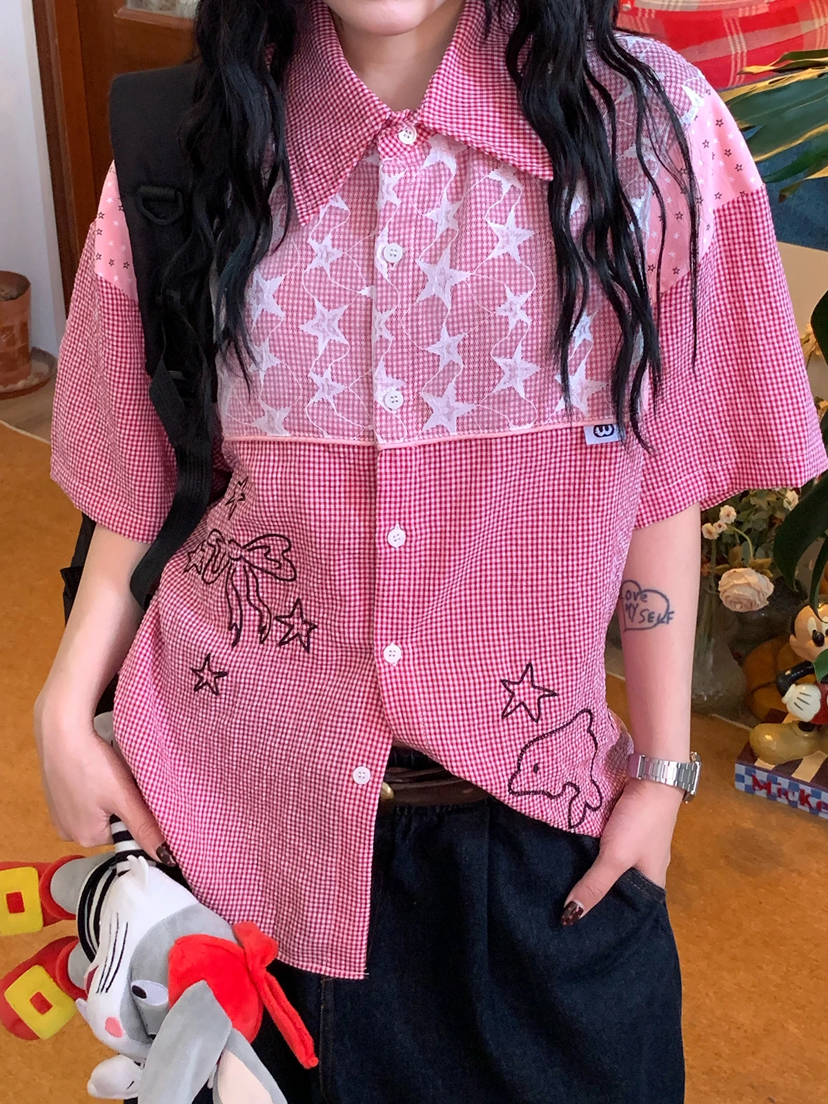 

Женская повседневная рубашка с вышивкой в стиле ретро, свободного кроя, с коротким рукавом, летняя новинка, в клетку, с отложным воротником, в студенческом стиле