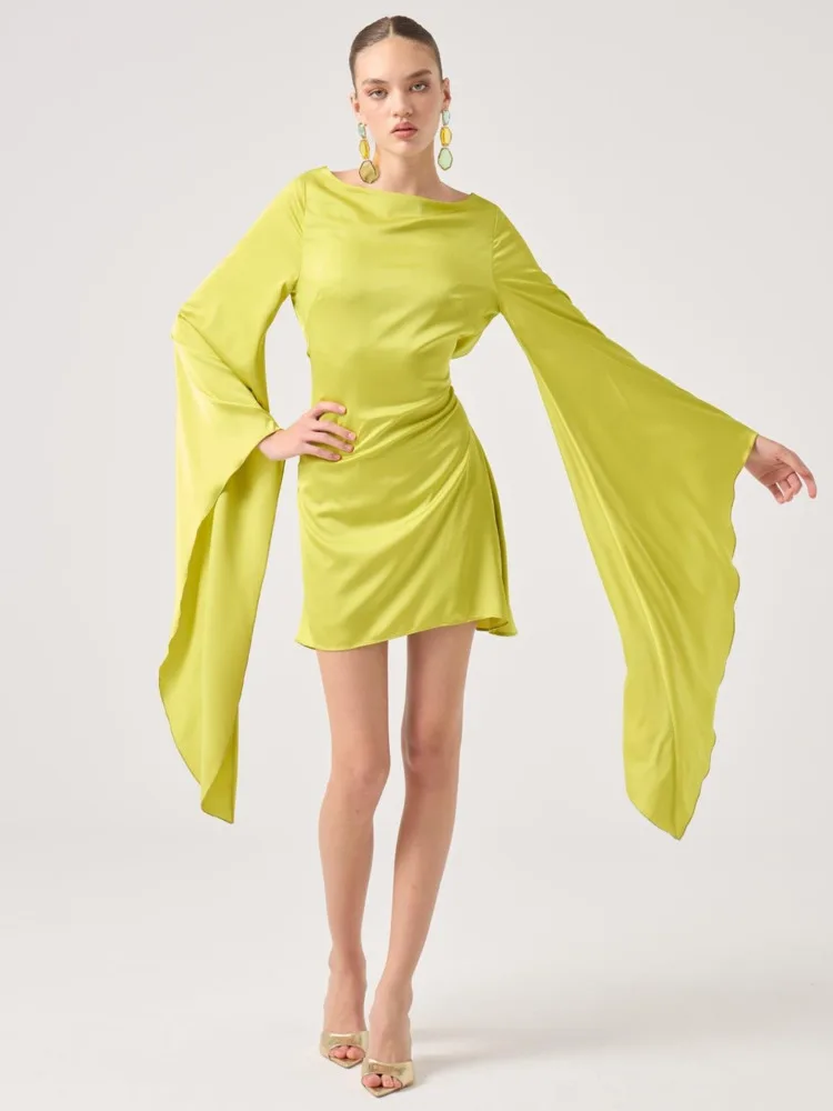 Elegancka sukienka mini z rozszerzanymi rękawami, dopasowana, seksowna, z odkrytymi plecami, wiązana, idealna na imprezę, do klubu, na wieczór, wakacje i na plażę.