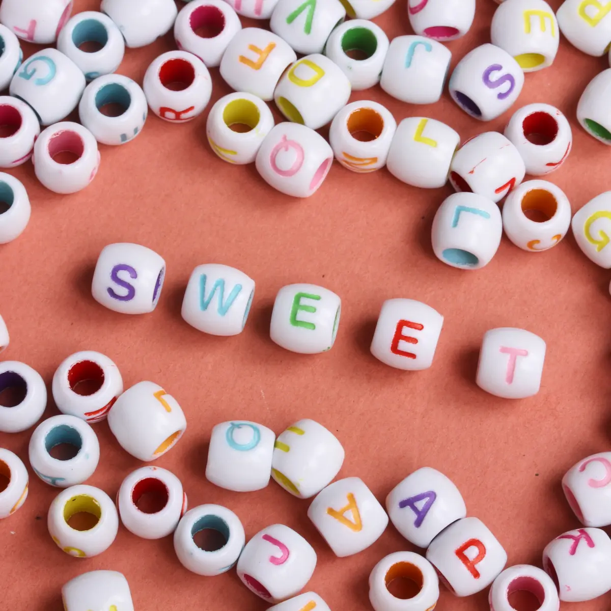 20pcs/lot 8mm*9mm Cylinder White and Black Colorful Mixed Letter Acrylic Beads Spacer Alphabet Beads For Bracelet Jewelry Making