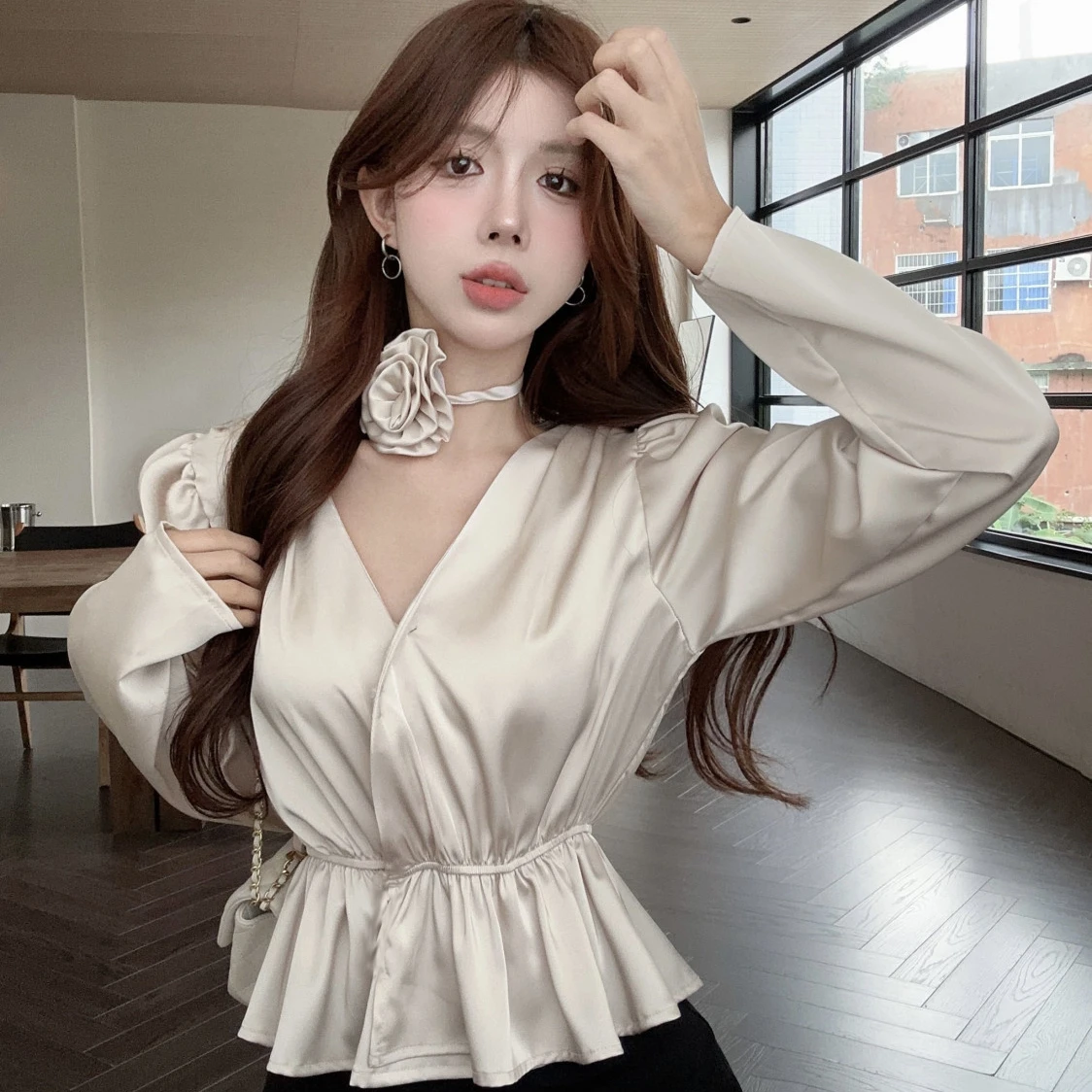 V-neck Long Sleeve Blouses Women Champagne Vintage Slim Elegant High Street Solid Y2k All-match Tops Female Gentle Stylish New