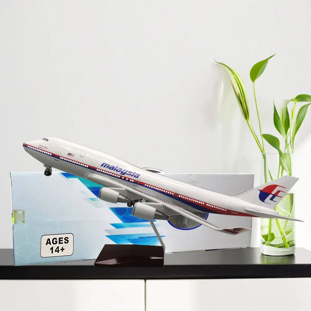 

Scale 747 Airplane Model New Malaysian B747 47cm Plane Model with LED Light(Touch or Sound Control) for Collections and Displays