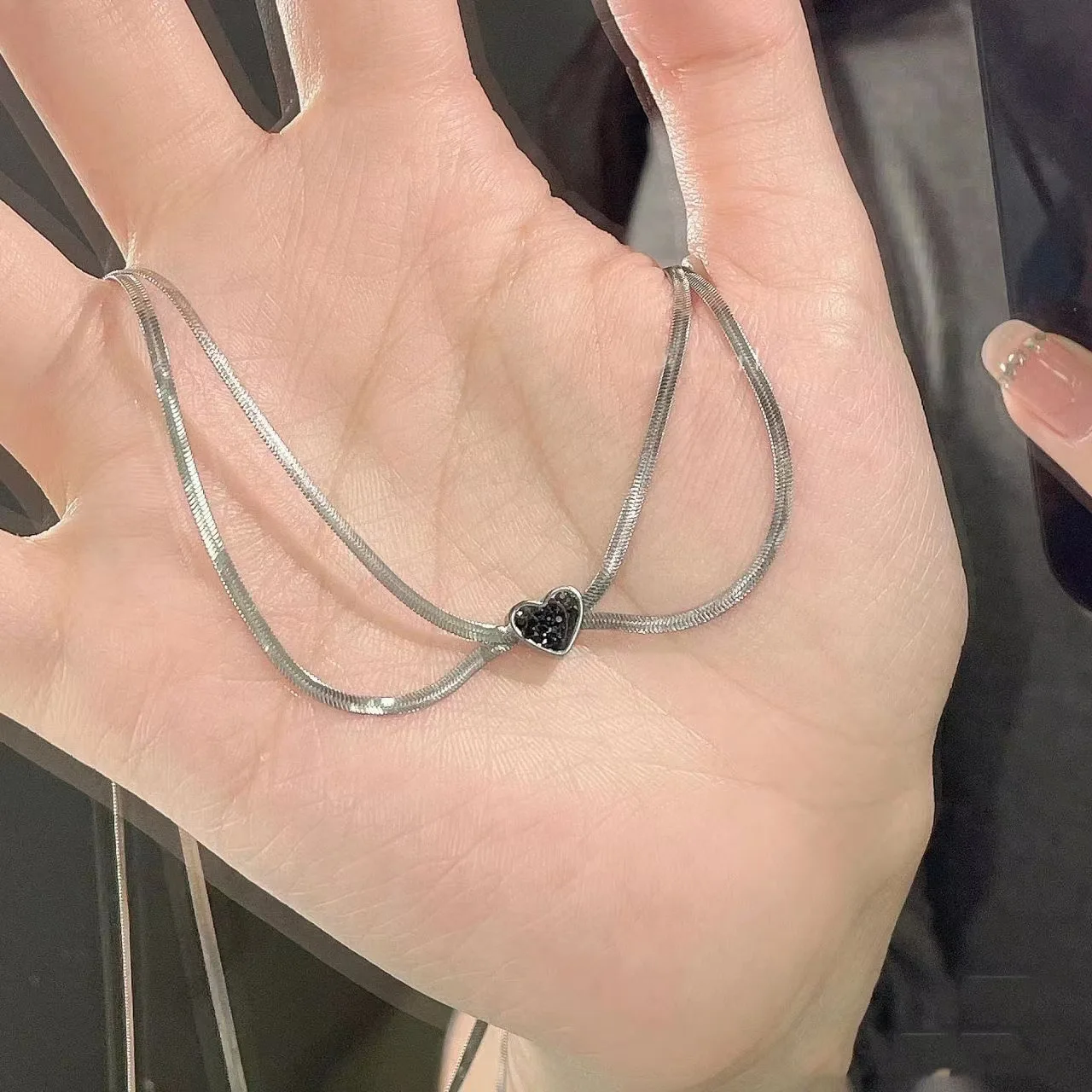 

Gothic Double-layer Snake Bone Chain Black Love Heart Pendant Necklace for Women Charming Personalized Daily Accessories Jewelry