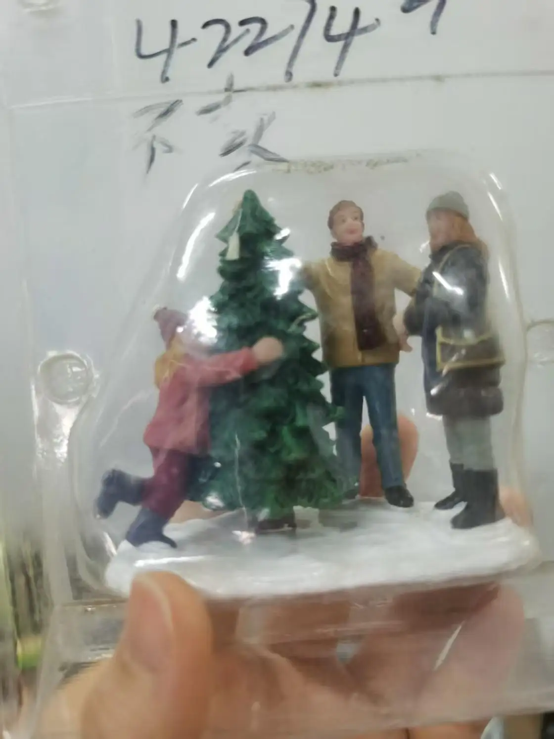 Resin figure mental psychological sand table game box court therapy family choose christmas pine tree