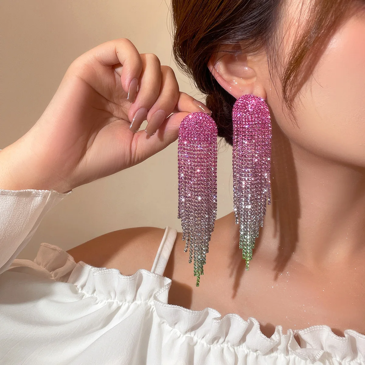 Temperament gradual change color tide rhinestone long fringed earrings women, high-end stud earrings ear jewelry earrings