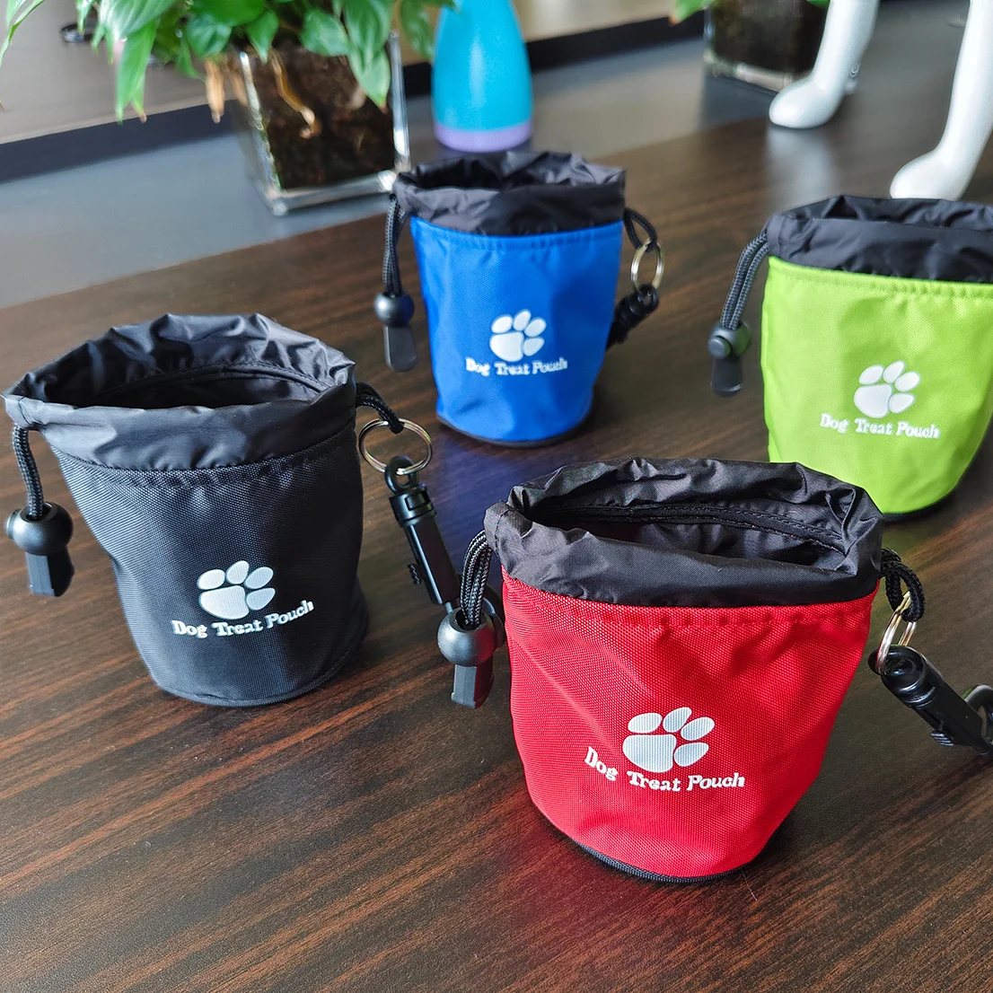 Bolsa para Petiscos de Cachorro com Clipe, Portátil e Durável, Bolsa de Treinamento para Animais de Estimação em Poliéster, Bolsa para Caminhada com Design de Pegada de Pata
