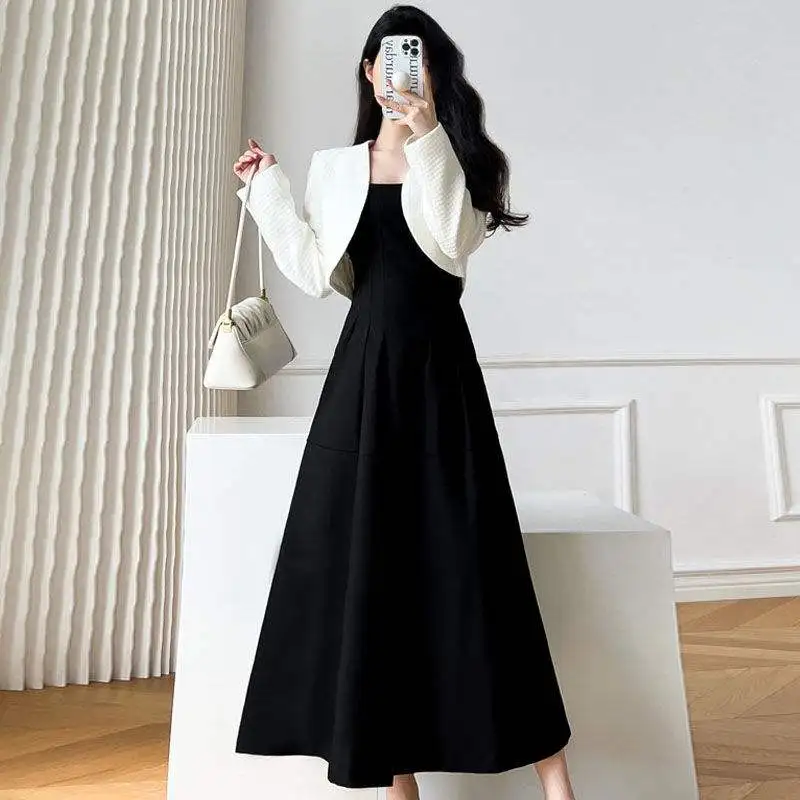 

Spring New Vintage Shoulder Bared Coat Slimming Waist Design Gentle Style Black Strapless Dress Fashionable Women's Set
