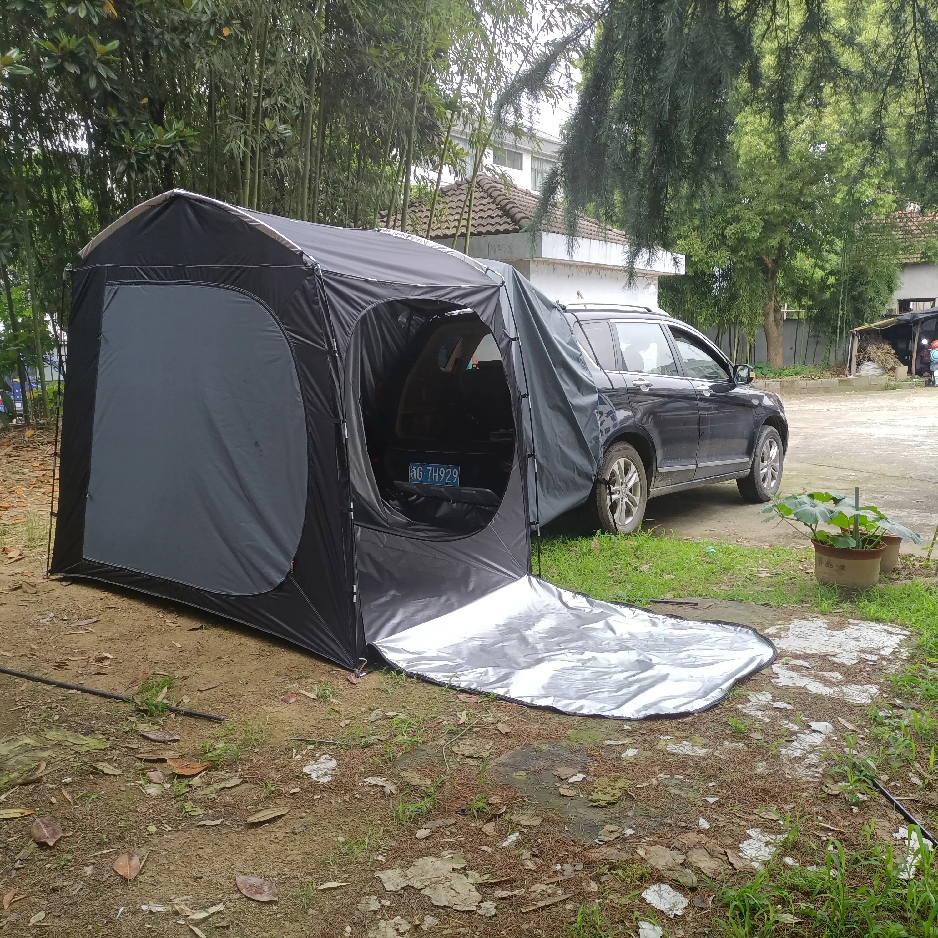 

The latest SUV car tent, camping tailgate shade awning tent, outdoor vehicle SUV tent Car camping tent, car tailgate tent