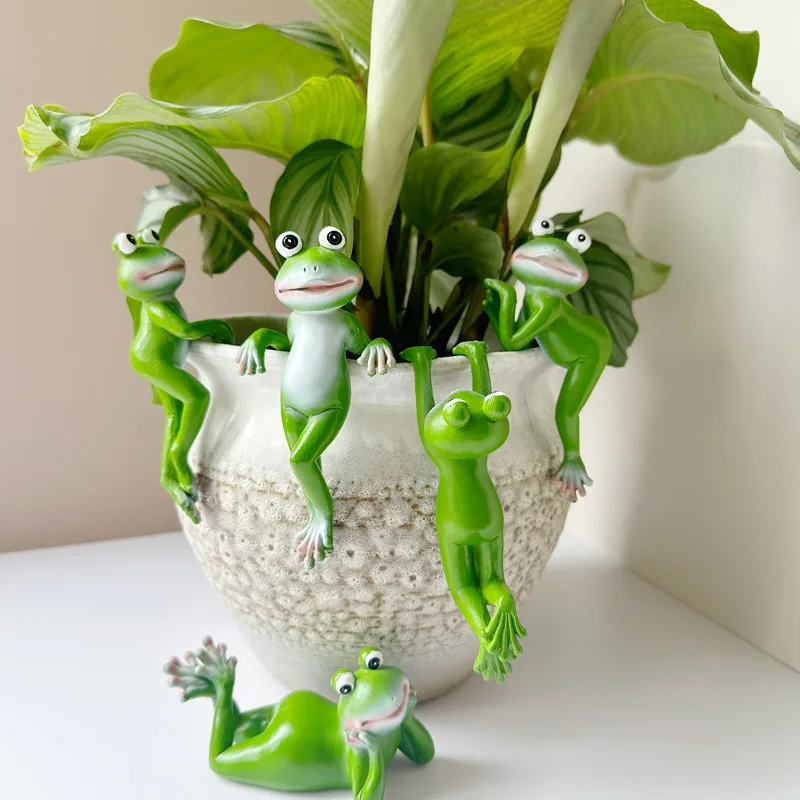 Cute Climbing Frog Statue Flower Pot Embrace Resin Hanging Frog Plant Flower Pot Fence Balcony Courtyard Lawn Decoration