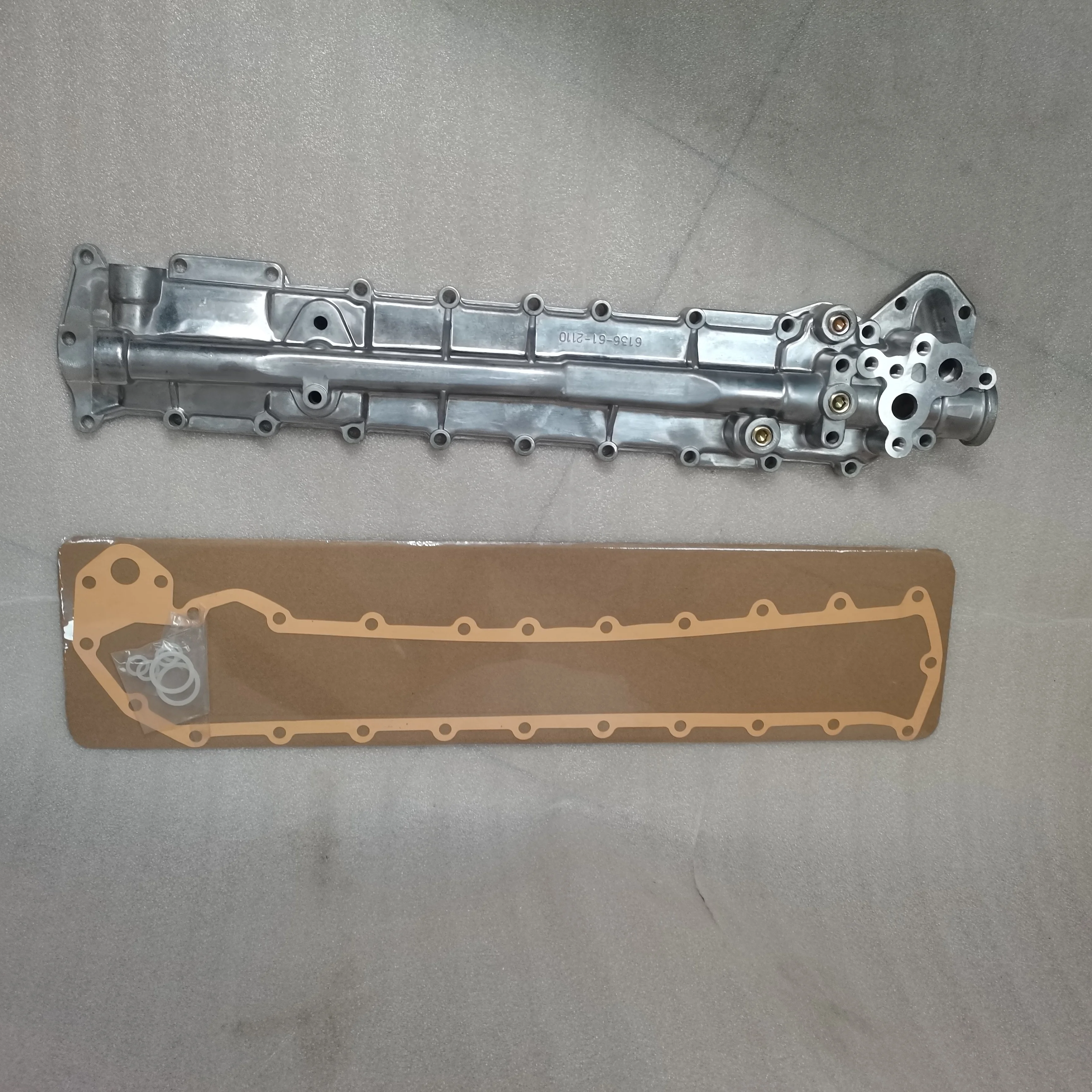 

Engine Parts 6D105 Engine Oil Cooler 6136-61-2110 6136612112/6136-61-2113 Oil Cooler Cover