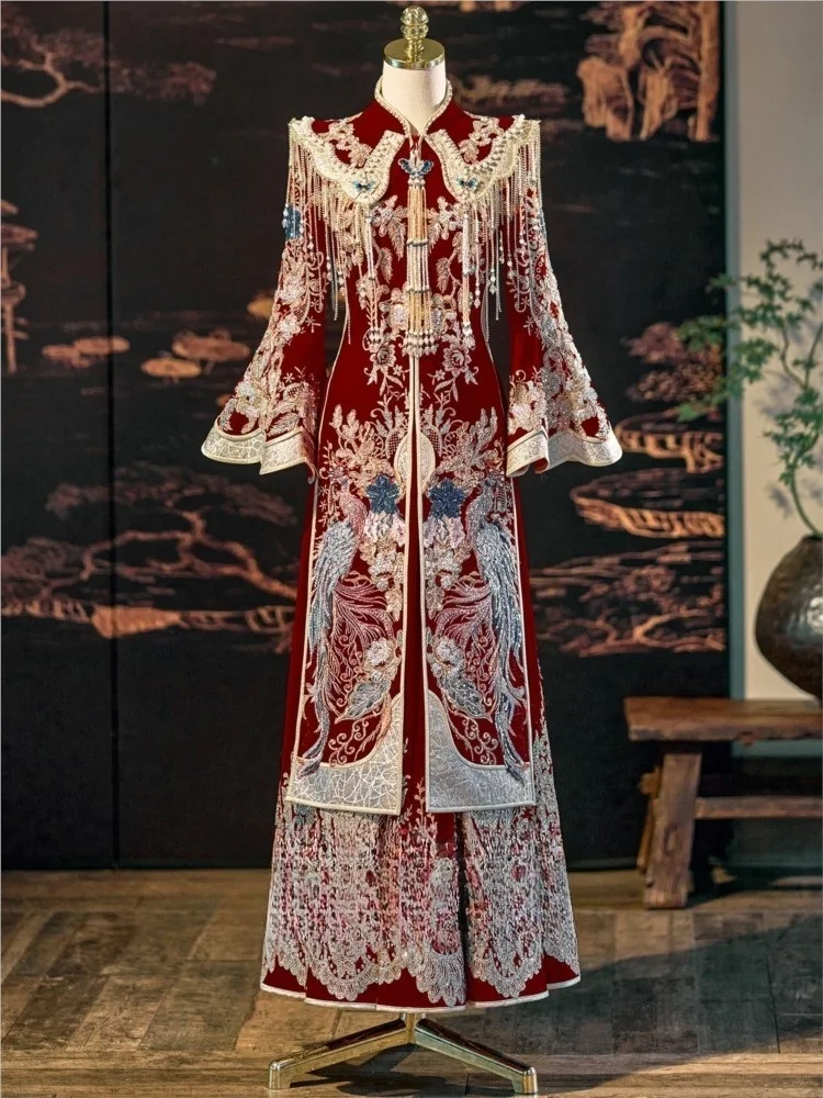 New luxurious haute couture Chinese-style phoenix crown red robe and velvet clothing