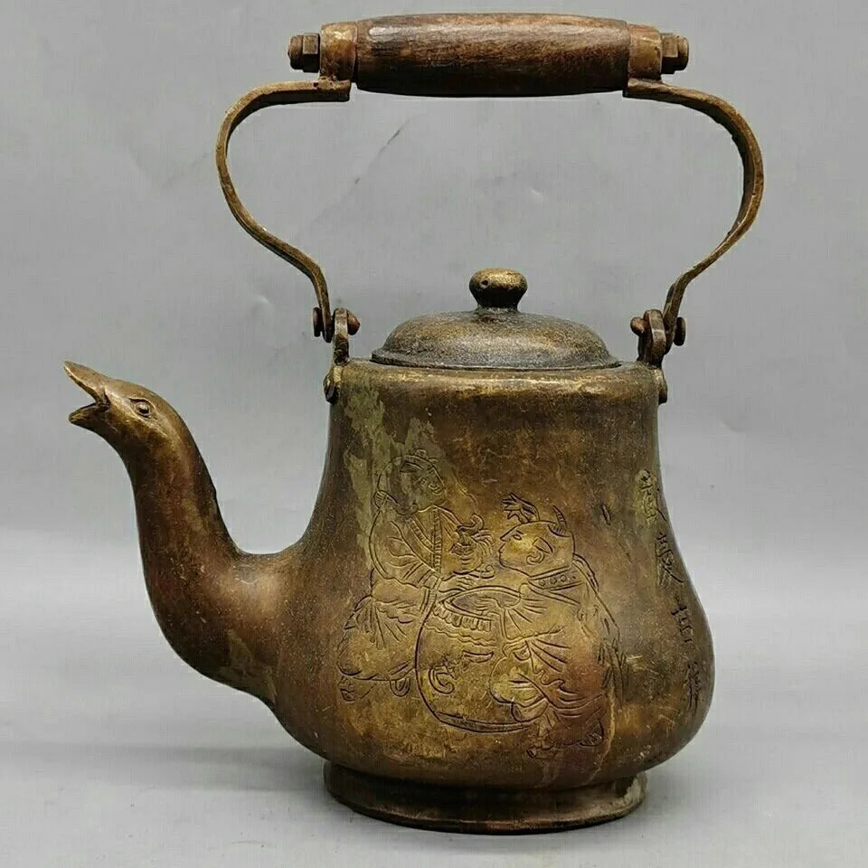Antique Old collection of antiques and miscellaneous old copper kettle made by hand in the Republic of China