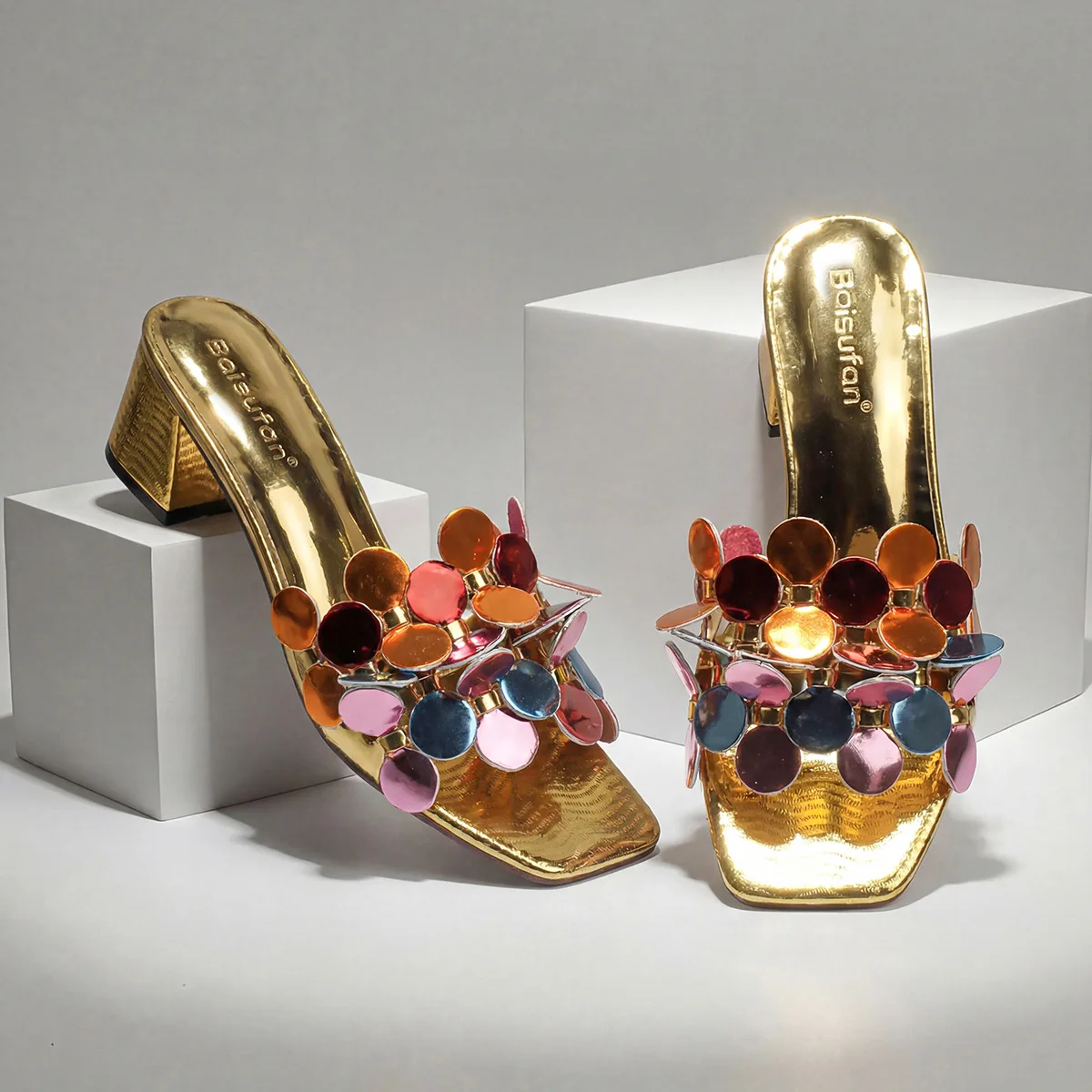 

Летние женские модные шлепанцы из лакированной кожи на высоком каблуке, красивые сандалии для девушек