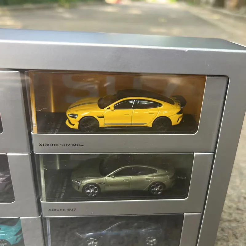 نموذج المقياس الأصلي 1:64، Xiaomi Auto Xiaomi SU7 Ultra، الوافدين الجدد، مجموعة من 6 ألوان، نموذج مصغر للتجميع والعرض