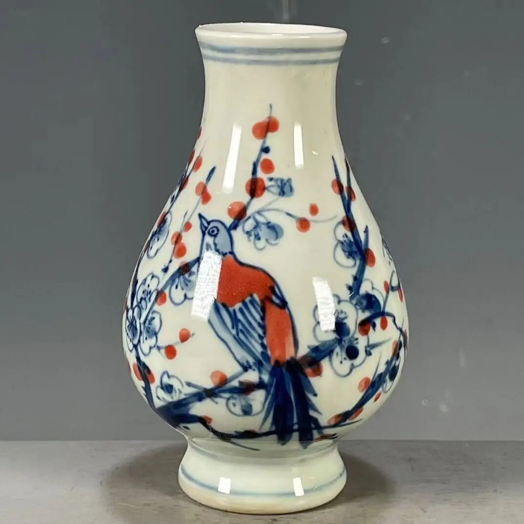 

Exquisite Chinese Porcelain Blue and White Porcelain Flower Pattern Vase