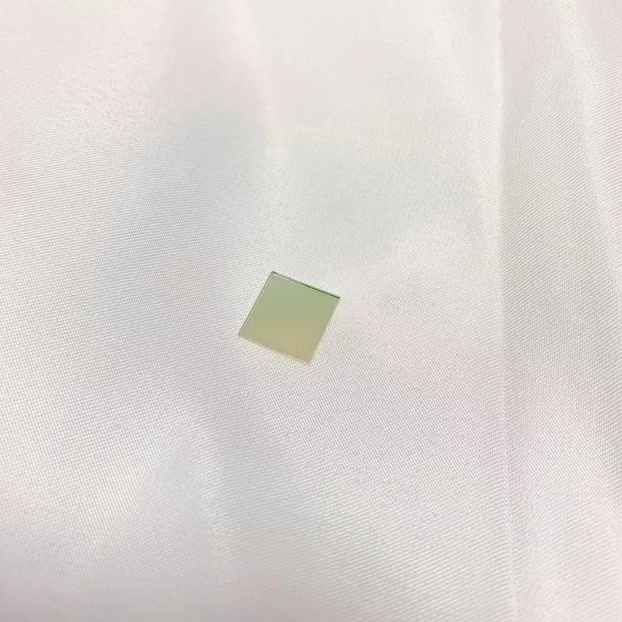 Size 12x12x1mm Pass From 575nm To 610nm Center 590nm Narrow Band Filter Glass NP590