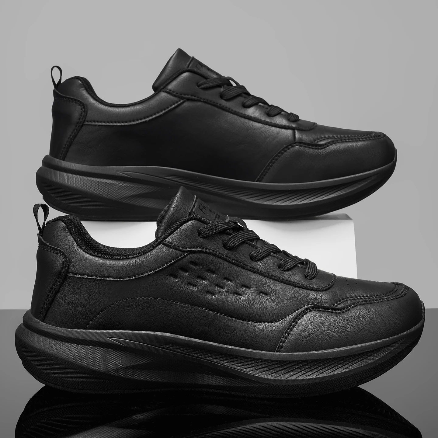 Men's Comfortable Breathable Soft Sole Running Shoes Outdoor Sports Fashion Black Casual Work Sneakers