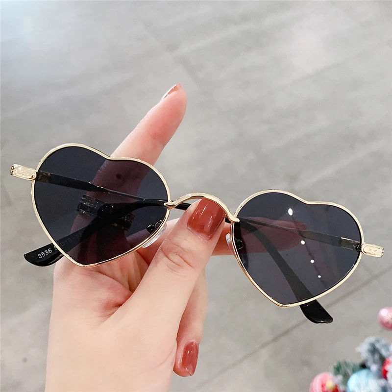 Retro Small Metal Women Red Sunglasses Brand Design Pink Heart Lovely Shaped Frame Sun Glasses Valentine's Day Gift Shades UV400