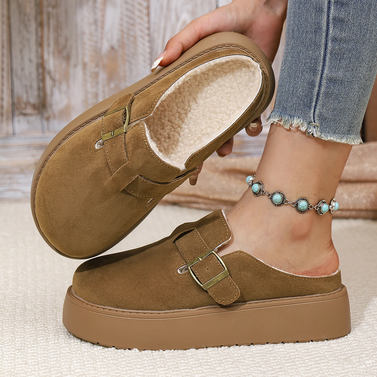 

Новые модные женские тапочки, уличные тапочки без шнуровки с массивной пряжкой и ремешком, удобная повседневная обувь, женские шлепанцы на платформе