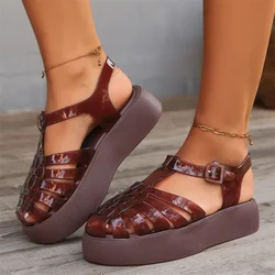 2024 Summer New Sexy Round Toe Large Size Hollow Women Daily Casual Thick Sole Modne i wygodne sandały i kapcie