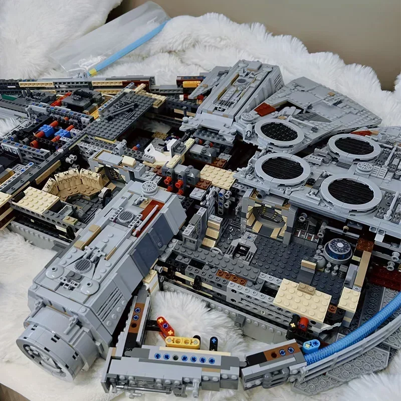 Un NUOVO Spazio 7541 Pezzi Falcon Nave Building Blocks Mattoni Ragazzo Adulto Milenario Guerra Veicolo Spaziale per Regali Di Compleanno Di Natale