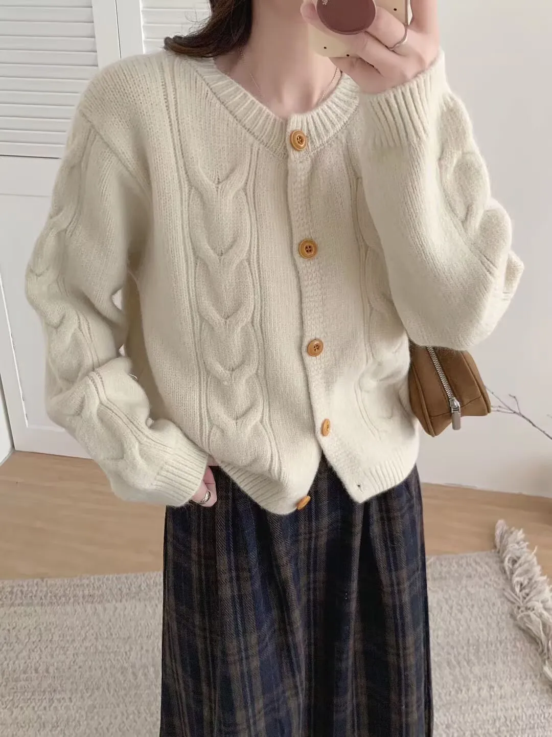 

Осенне-зимний мягкий вязаный кардиган с круглым вырезом и одной пуговицей, повседневный дизайн в корейском стиле, свободный крой, теплый, женский.