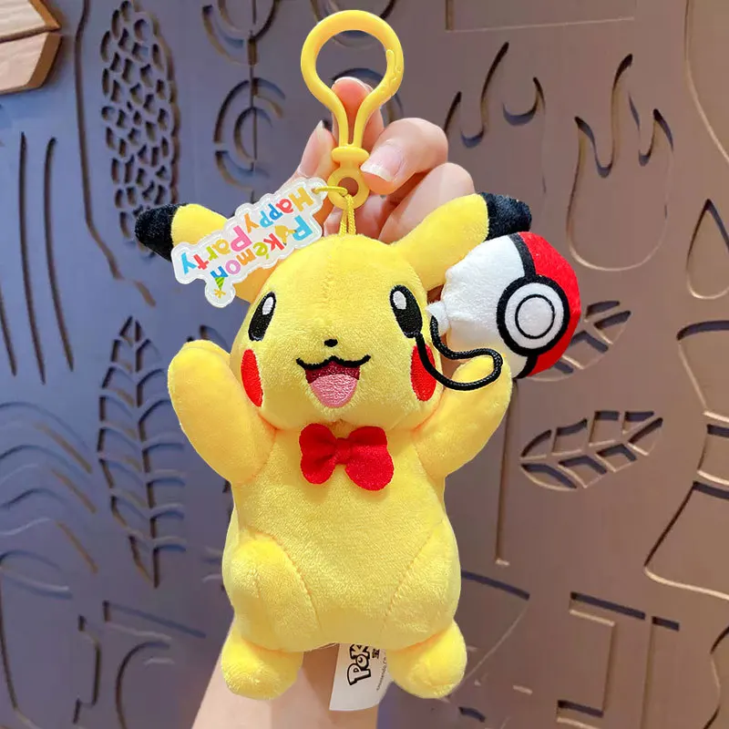 Colgante de juguete de peluche de Pokemon Pikachu Kawaii, llavero colgante de mochila escolar de 13,5 cm, decoración de muñeca pequeña, regalo de cumpleaños encantador