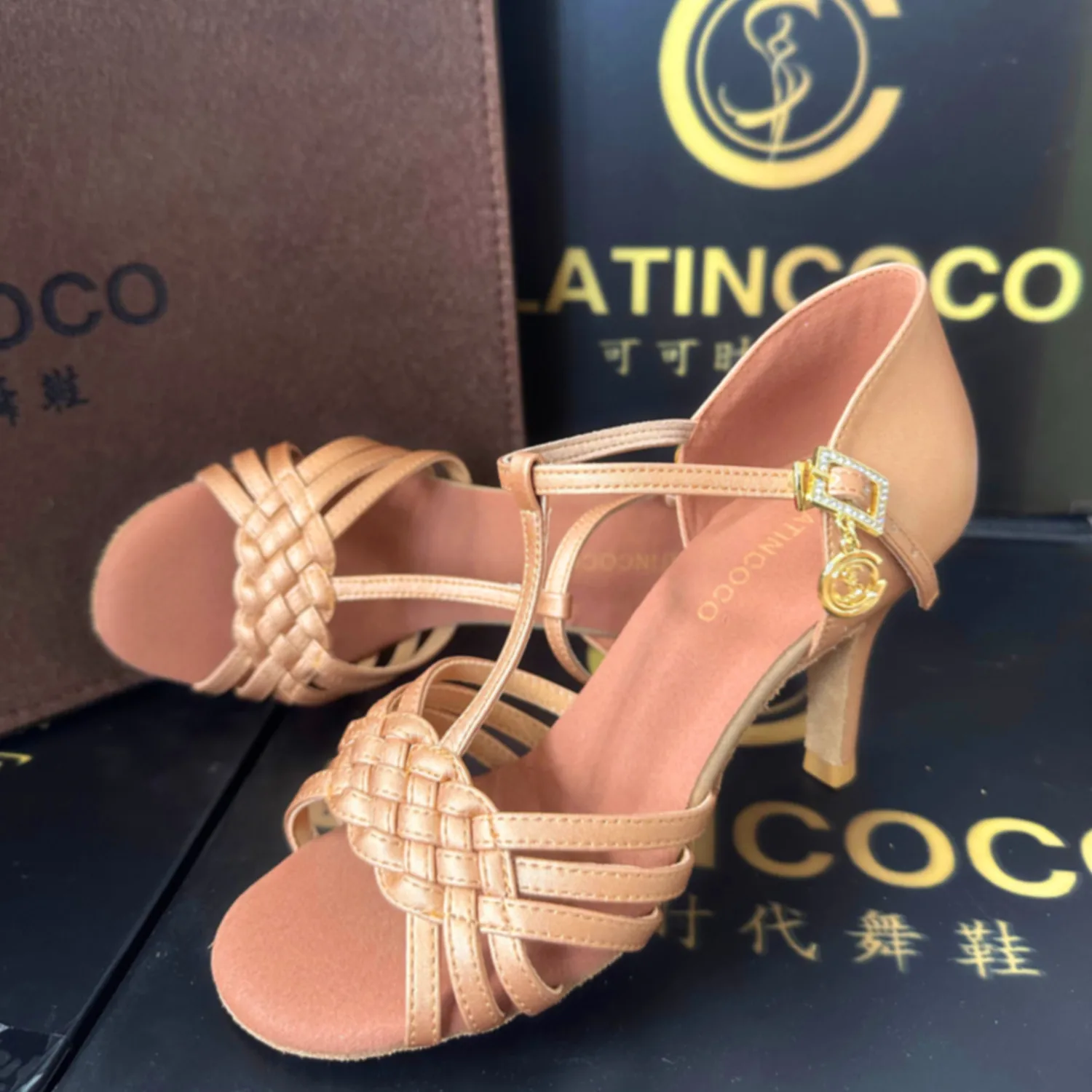 Zapatos de Baile Latino Profesionales Premium para Adultos con Tacón Alto, Correa en T Tejida y Tacón Cónico Delgado de Cuero Aceitado Marrón