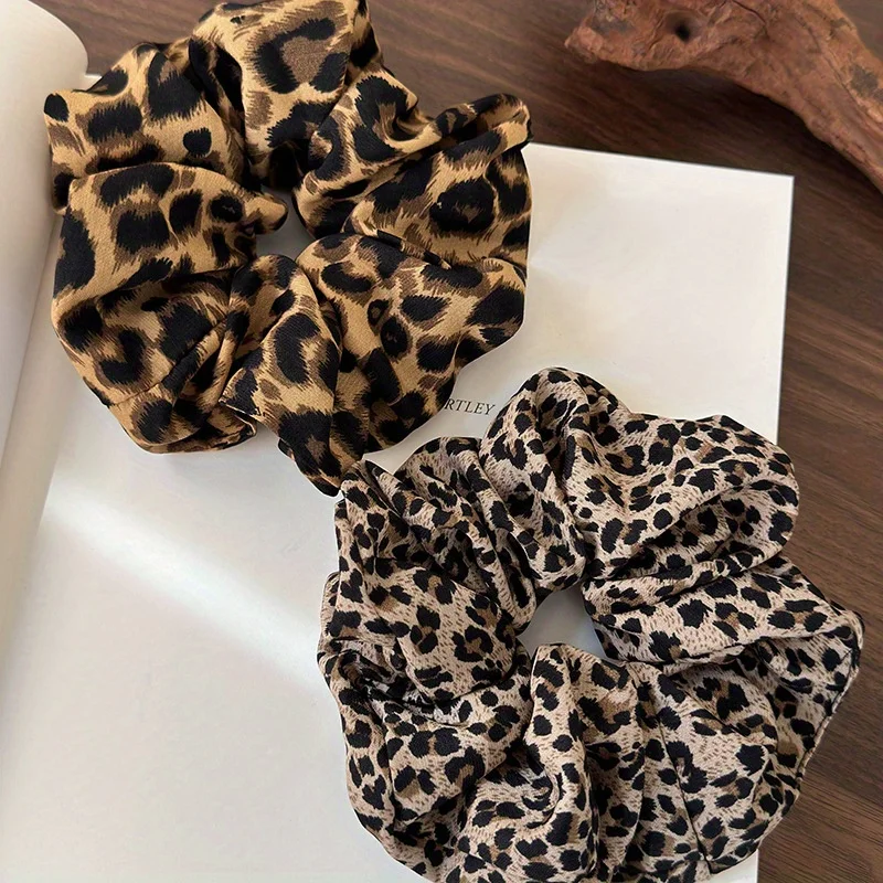 Millennium Daring Girl Banda elástica para el cabello con estampado de leopardo, accesorio de cola de caballo de media altura de moda para un aspecto elegante