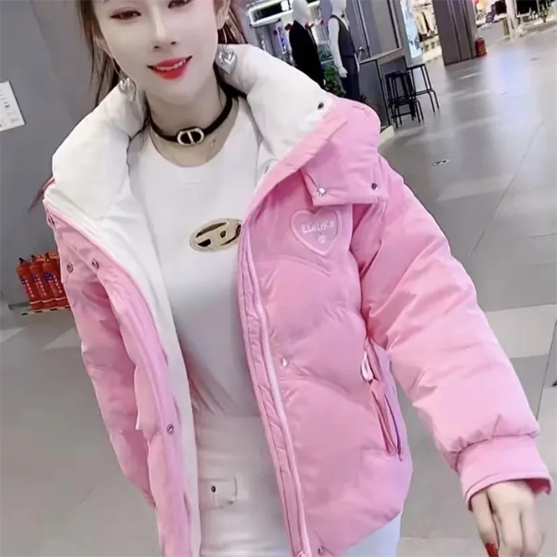 سترة نسائية شتوية جديدة لعام 2025 سترات قطنية فضفاضة وسميكة ودافئة مع قلنسوة معطف طويل غير رسمي ملابس خارجية مقاومة للماء