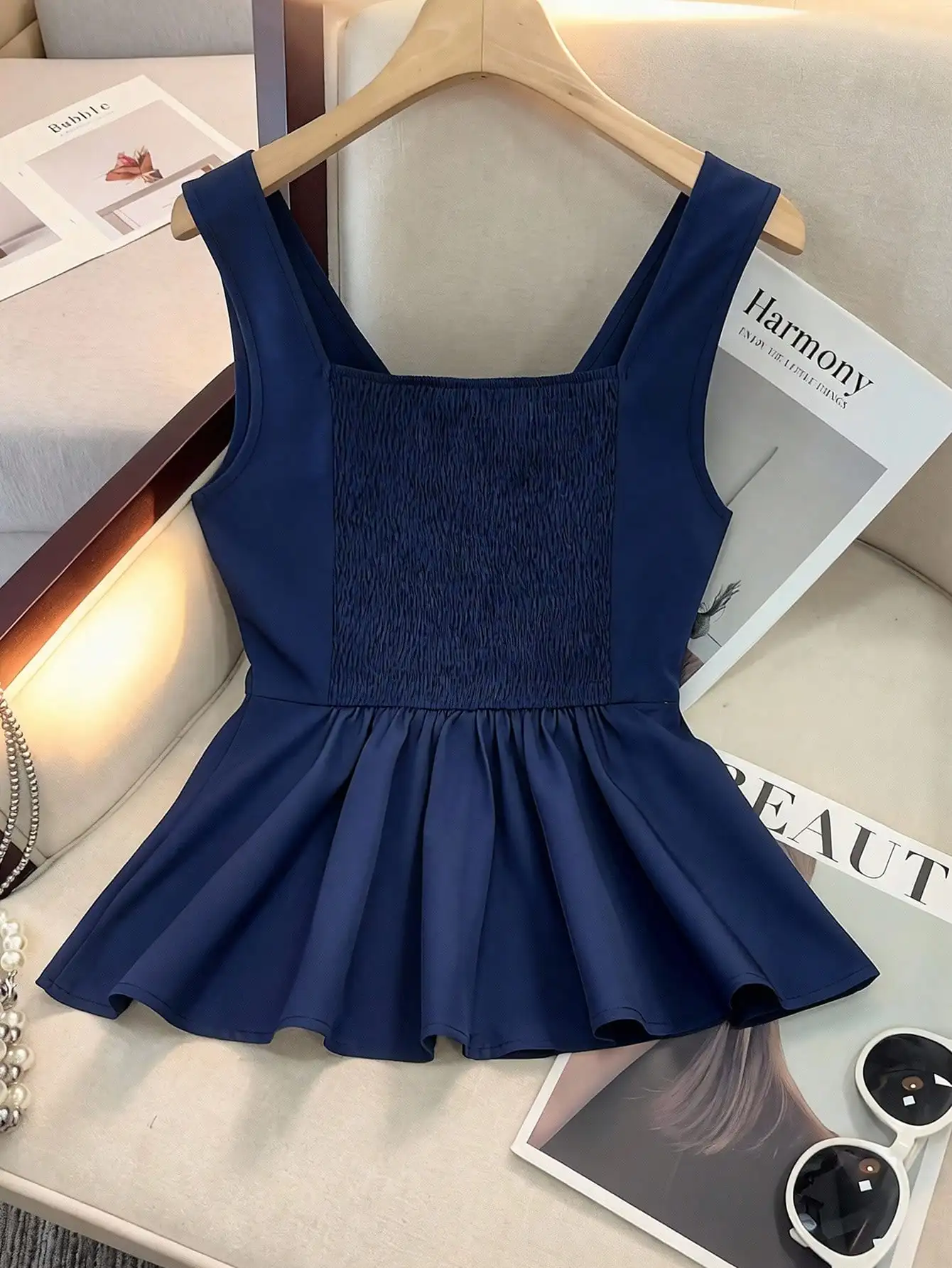 Schmal geschnittenes Cami-Top mit gerafftem Rücken und dicken Trägern, gerüschtem Saum, Stretch-Design mit Raffung für alle Körpertypen – Detail 3