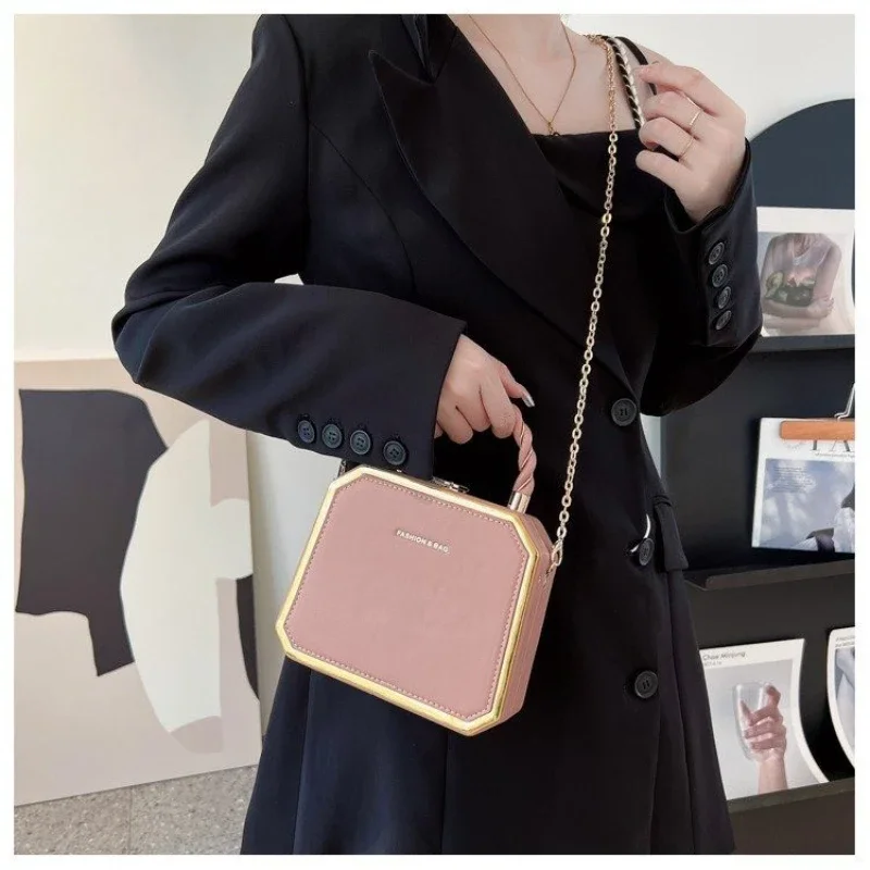 Female Bags on Sale 2024 High Quality Westernized Minimalist and Versatile High-end Box Bag New Exquisite Chain Crossbody Bag