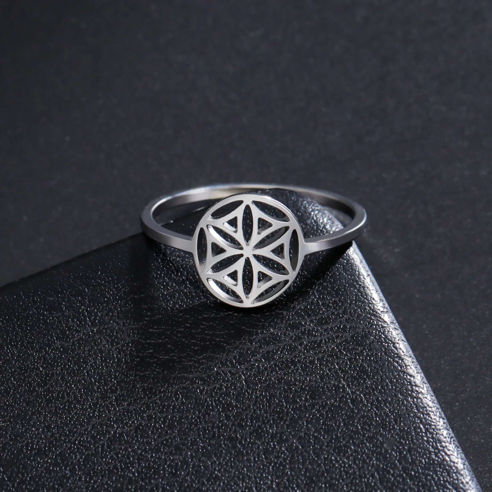 Skyrim Women Flower of Life Ring Stainless Steel Sacred Geometry Rings Vintage Amulet Jewelry Birthday Gift New In Wholesale