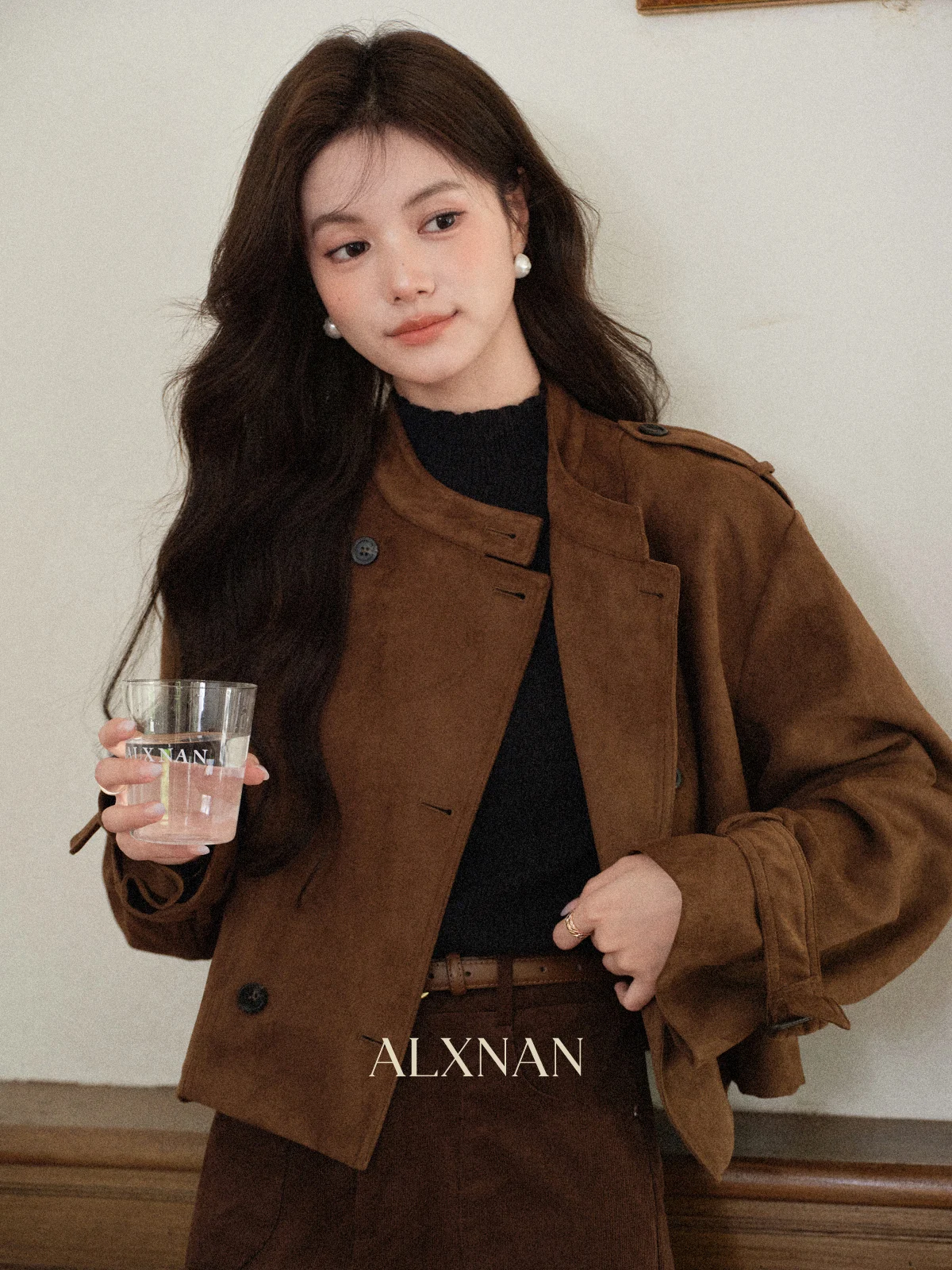 ALXNAN Maglione nero da donna 2025 Autunno Slim-fit Collo semi-alto Maglione a maniche lunghe Casual Basic Pullover di lana Donna L57903