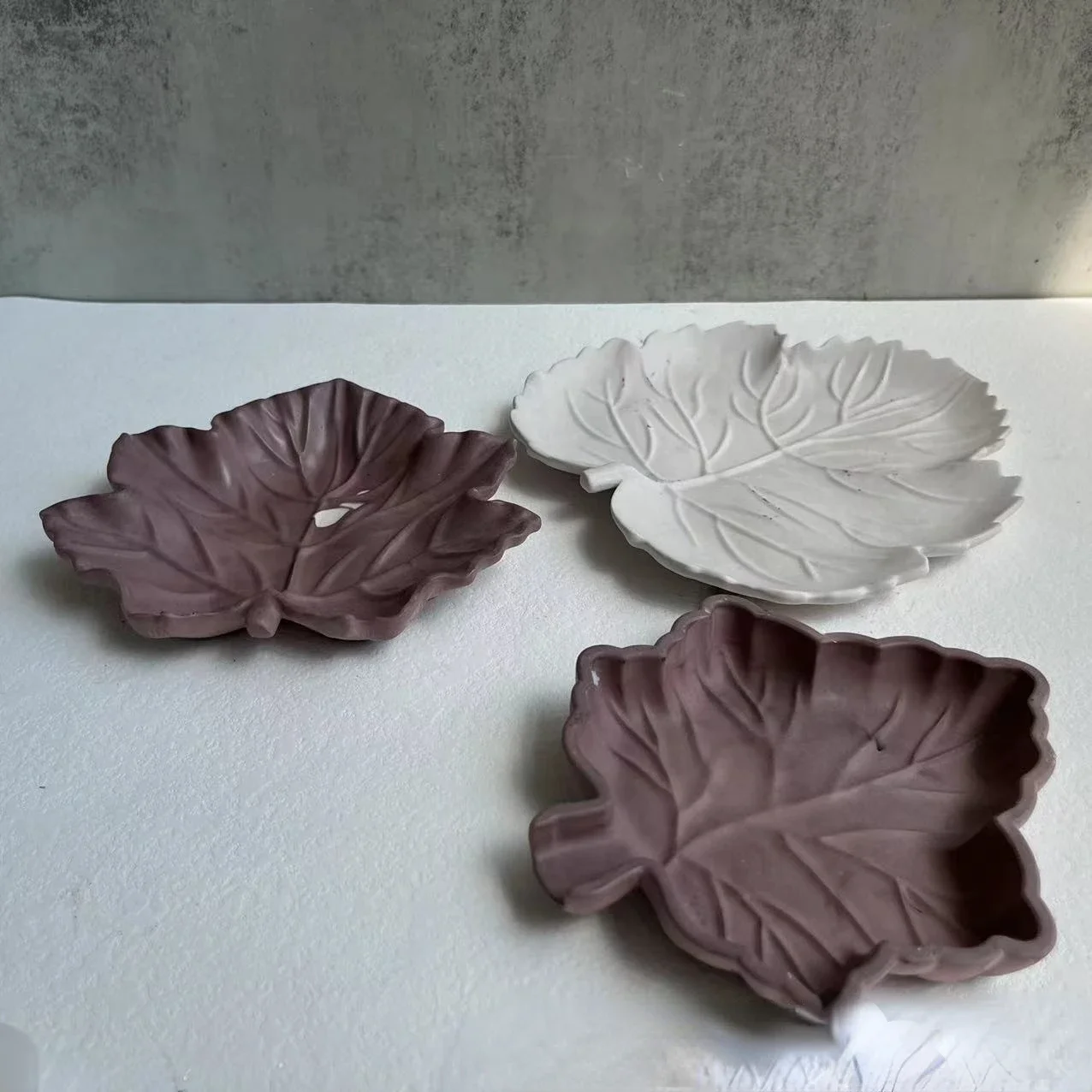 Hemp Leaf Shaped Tray Silicone Molds DIY Jewelry Storage Plate Dish Epoxy Plaster Concrete Molds Maple Leaf Tray Resin Mold