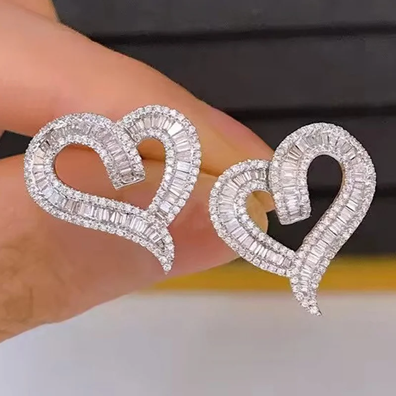 Huitan Romantische Herz-Ohrringe für Damen, ausgehöhltes Design, eingelegt, glänzend, CZ, für Hochzeit, Verlobung, Jahrestag, Accessoires, Schmuck