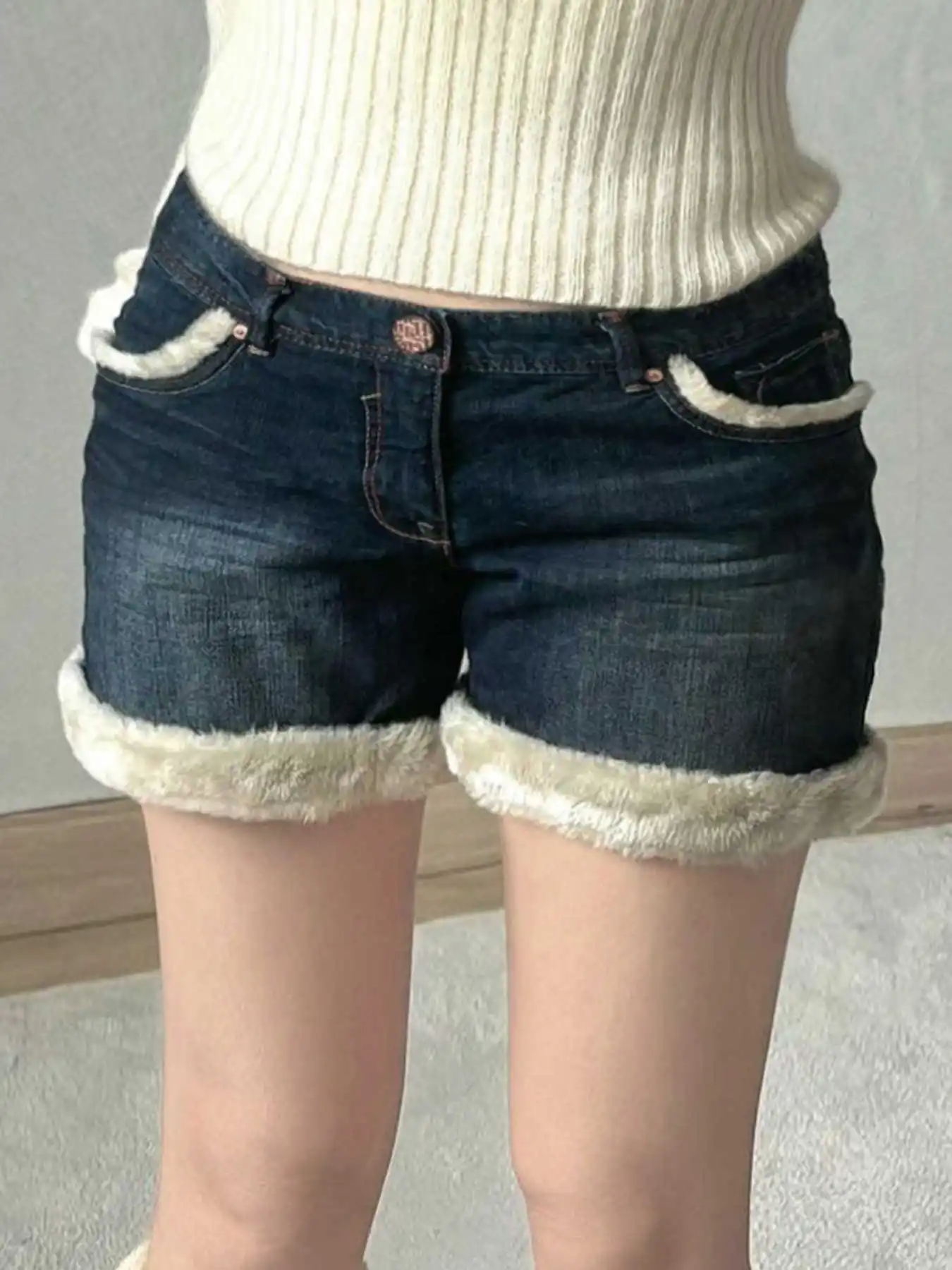 Women Y2k Gyaru Denim Shorts Low Waist 2000s Kpop Harajuku Cyber Punk Stretch Coquette Faux Fur Patchwork Hot Pants Shoujo Girl