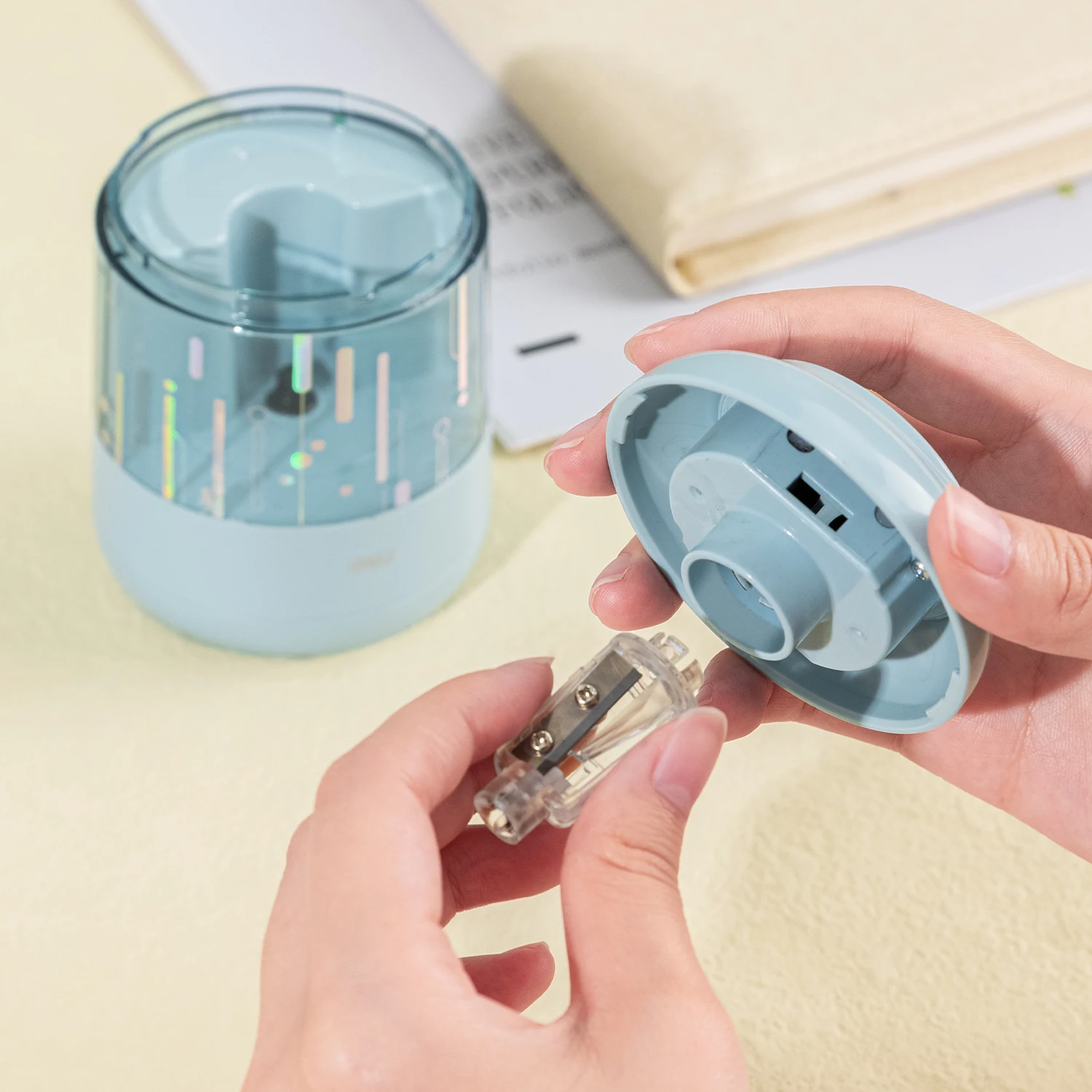 Deli Electric Pencil Sharpener Full-Automatic Pencil Sharpener for Students School Supplies Duty Mechanical Stationery