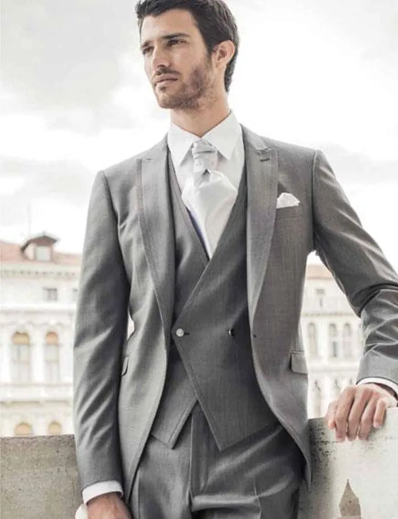 

Grey Groom Italian Stylish Tuxedos Fashion Groomsmen Dresses Best Man Mens Wedding Men Suits 3 Pieces(Jacket+Pants+vest+Tie)