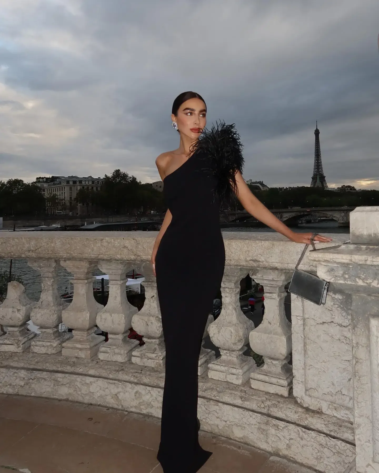 

Black Color Women Sexy One Shoulder Feathers Bodycon Long Bandage Maxi Dress Celebrate Elegant Evening Party Dress Wholesale