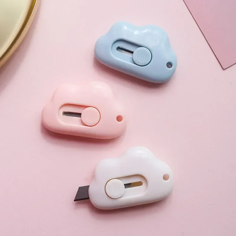 1PC น่ารักมีดยูทิลิตี้ Cloud สี Mini แบบพกพาเครื่องตัดกระดาษซองจดหมายวอลล์เปเปอร์เปิดกล่องตัด Kawaii เครื่องเขียน