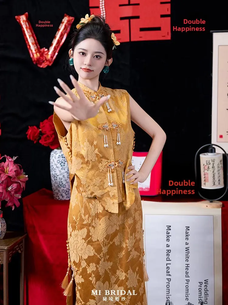 

Элегантное китайское вечернее платье с воротником-стойкой и пуговицами для женщин, идеально подходит для свадеб и торжественных мероприятий.