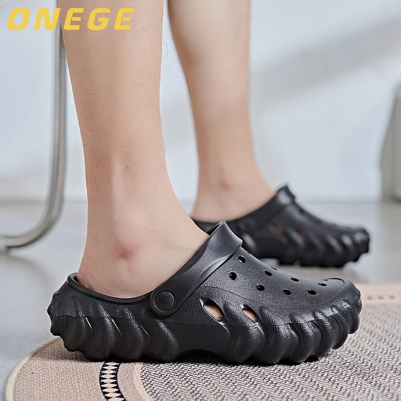 

A Pair of Summer Men's Clogs, New Wear-Resistant, Breathable Outer Wear, Fashionable Men's Beach Shoes