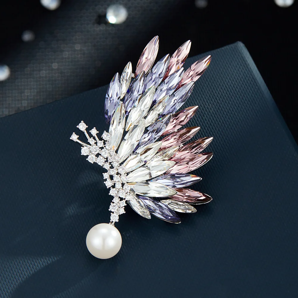 

Fashionable Elegant Dreamy Crystal Butterfly Brooch Light Luxury Micro-inlaid Zircon High-end Accessories Exquisite Holiday Gift