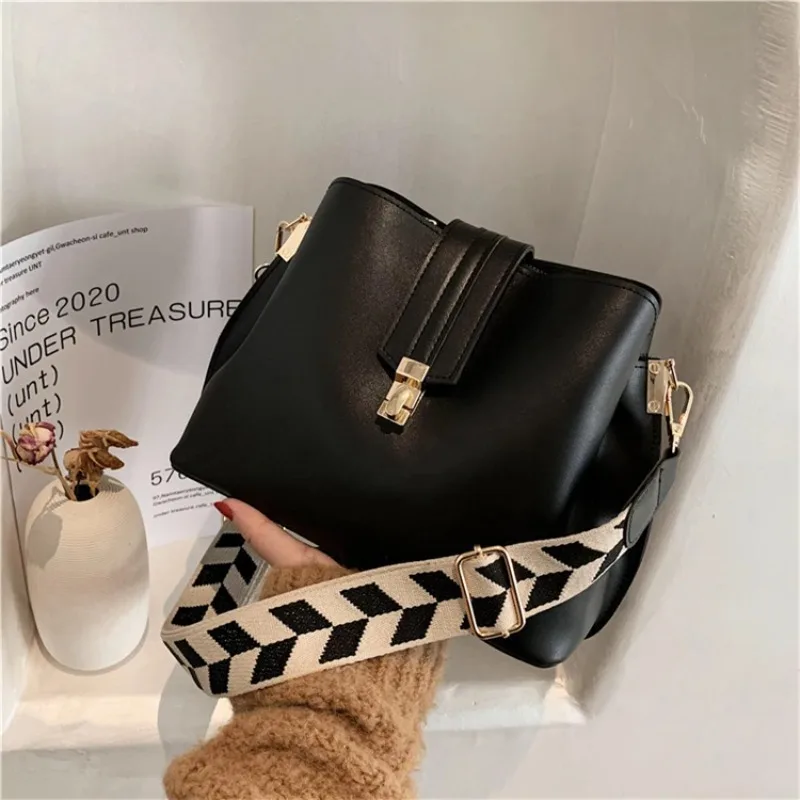 

Wholesale New Trend Large-capacity Women's Bag Korean Version Solid Color Bucket Bag PU Stitching Women's Shoulder Bag