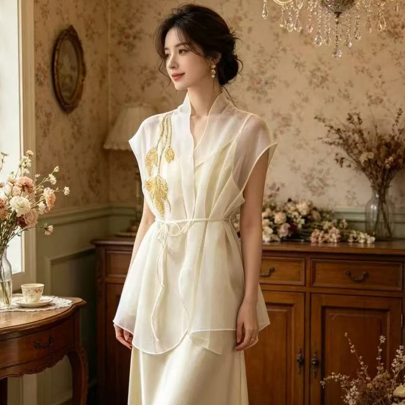 Spring And Summer New V-Neck Unique And Beautiful Bead Embroidery Women's Short Sleeved Lace Up Shirt M-XL