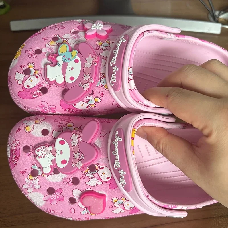 2025 Sanrio My Melody Hole Sandalias Zapatillas Sandalias Kawaii Eva Anime Zapatos de playa para el hogar Zapatillas de verano Adulto para niñas Niños Navidad