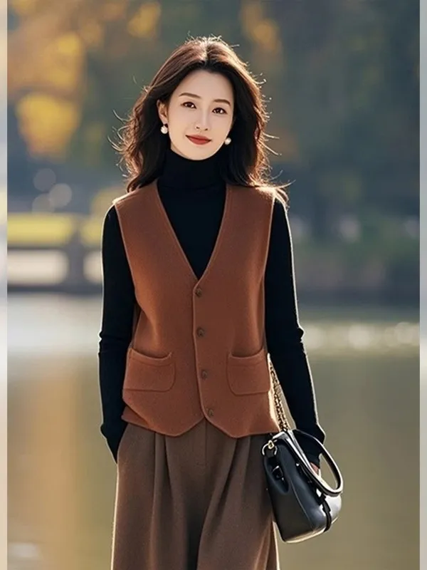 Fashionable Short V-Neck Women's Vest 2025 New Style Layering Popular Small Fragrance Style Top Korean Commute Style Polyeste...