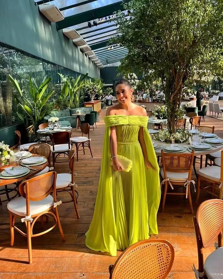 Customized Long Green Boat Neck Evening Dresses With Cape A-Line Chiffon Floor Length Pleated Wedding Guest Dress for Women