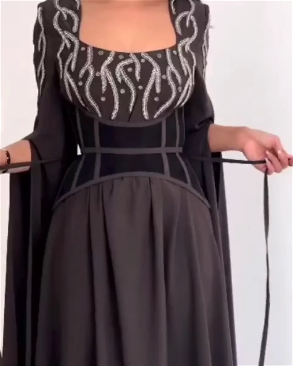 فساتين لحضور الحفلات الموسيقية أزياء معقدة متألقة مربعة على شكل حرف a مطرز بالخرز من الساتان مناسبة رسمية رداء نسائي أنيق Et Élégante Д Дليس পারتي