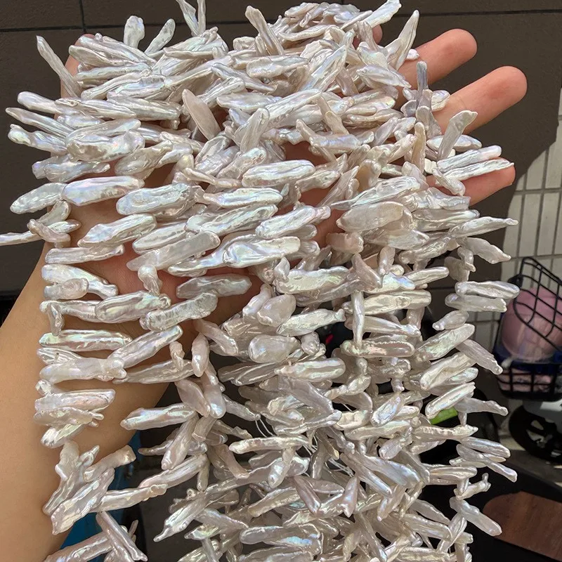 A strand of non-nuclear Sanqi Pipa Zhu Baroque irregular pearls, approximately 40 cm in length, containing over 70 pieces.